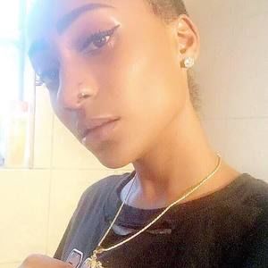 Meet your Posher, Crystal