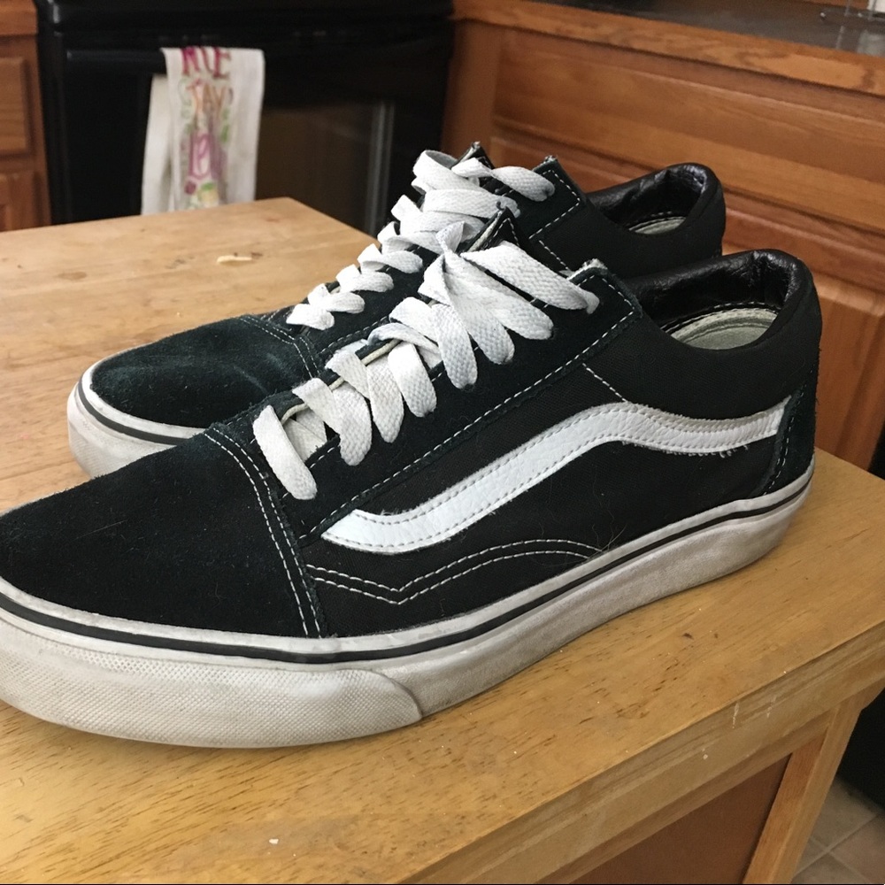 Vans shoes size 8 in Men's, size 9.5 for Woman.
