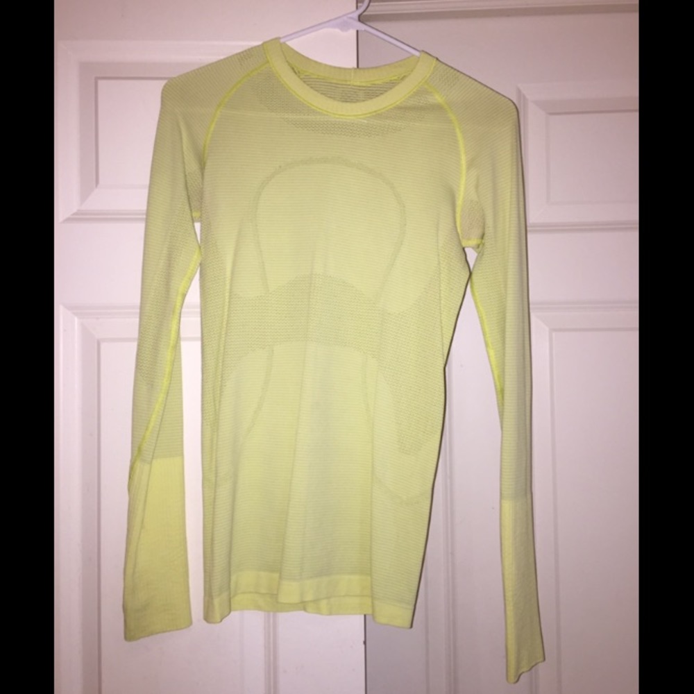 Lulu Lemon Swiftly Tee Size 4