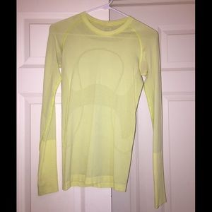 Lulu Lemon Swiftly Tee Size 4