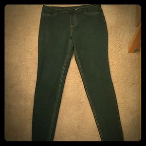 HUE! 😎 L BLACK DENIM STRAIGHT LEG 😍 JEGGINGS!!