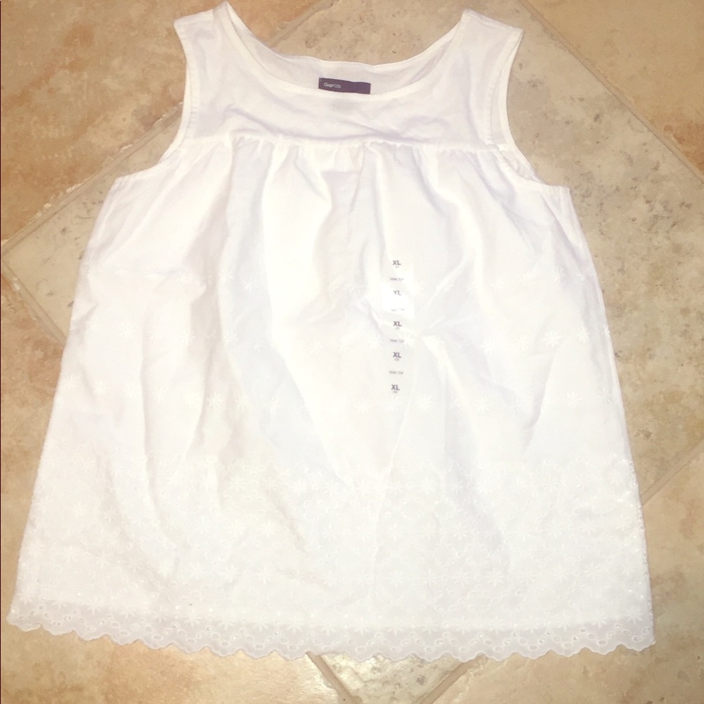 NWT Gap White Eyelet Top