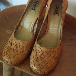 Caramel leather Heels Carlos Santana NWT