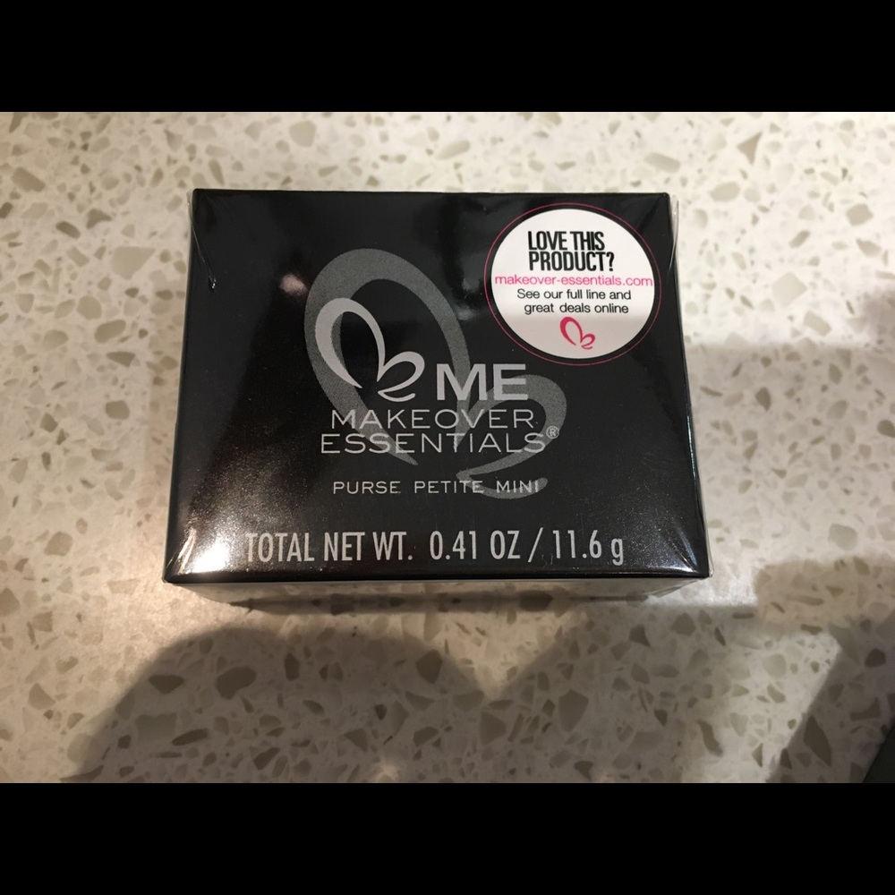 Makeover Essentials kit - Picture 3 of 6