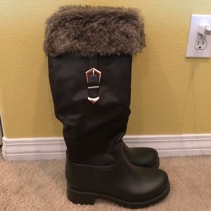 Rain boots with fur trim