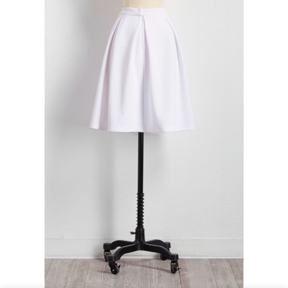 Versona White Skirt • Size: M • Worn twice • NWOT