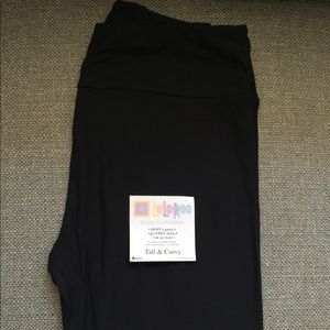 NWT Black LuLaRoe Tall/Curvy Leggings
