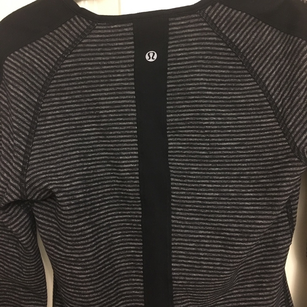 Lululemon Reversible Long-Sleeve Shirt, size 6