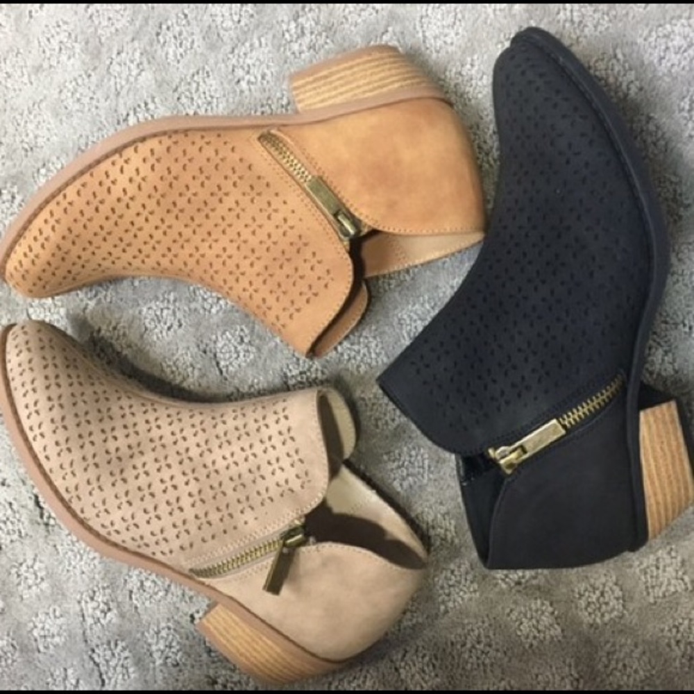 Perforated taupelow ankle booties with side zipper - Picture 3 of 4