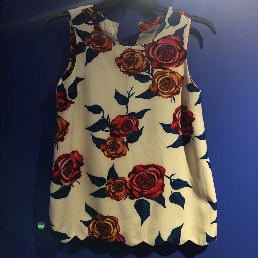 Rose pattern Darling top. XS.