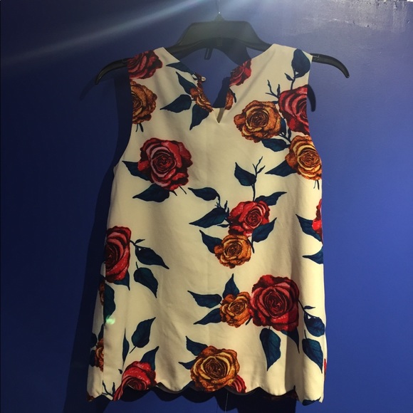 Rose pattern Darling top. XS. - Picture 3 of 3