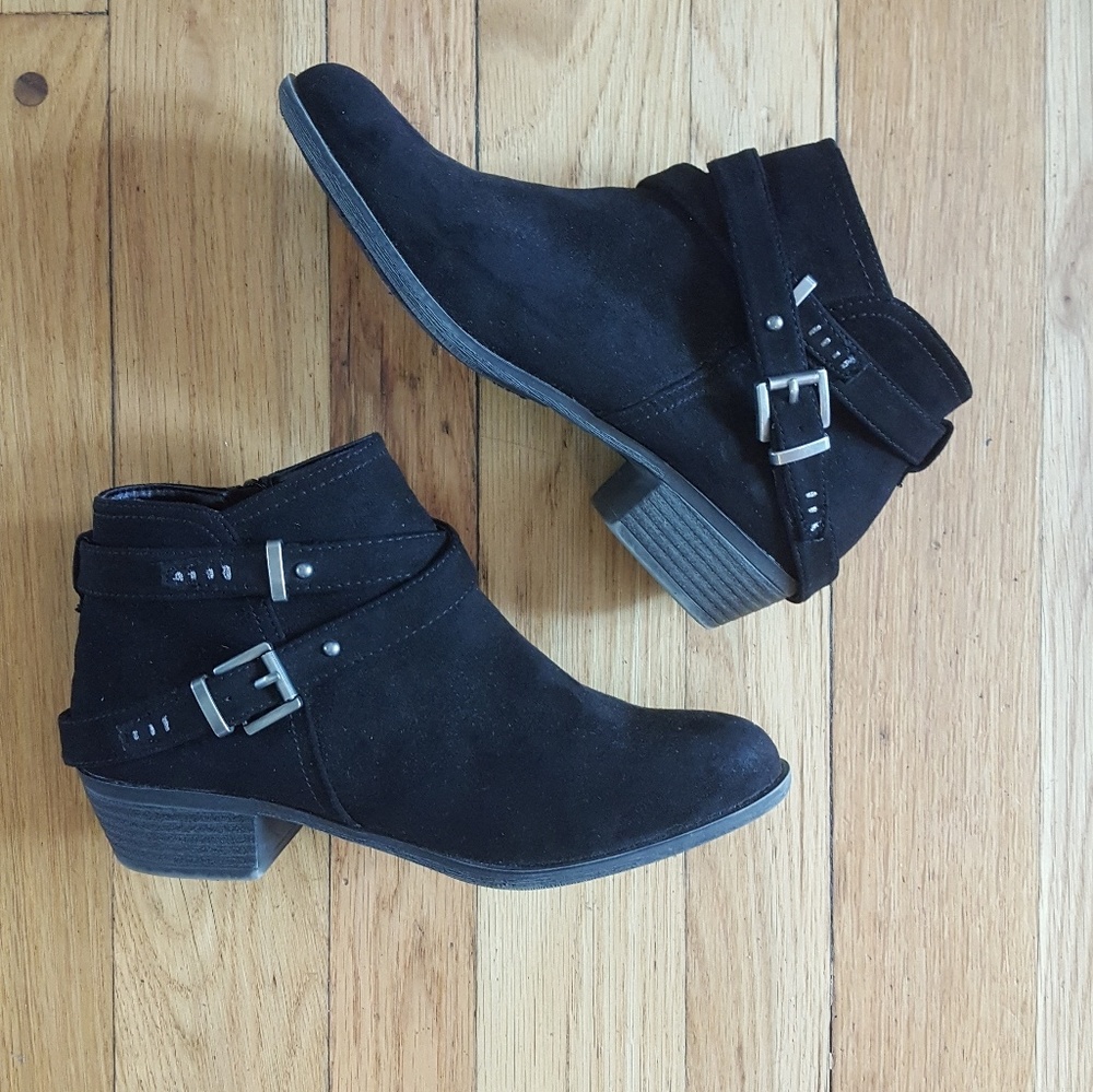 Almost new! Super cute booties, just in time 🍁🍃