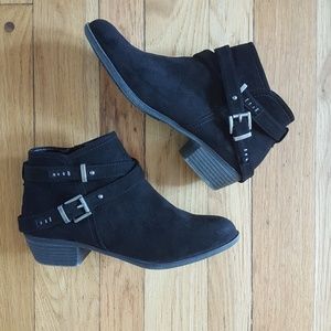 Almost new! Super cute booties, just in time 🍁🍃