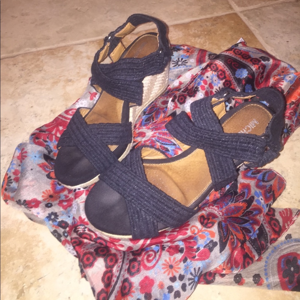 Like-New Black Wedges