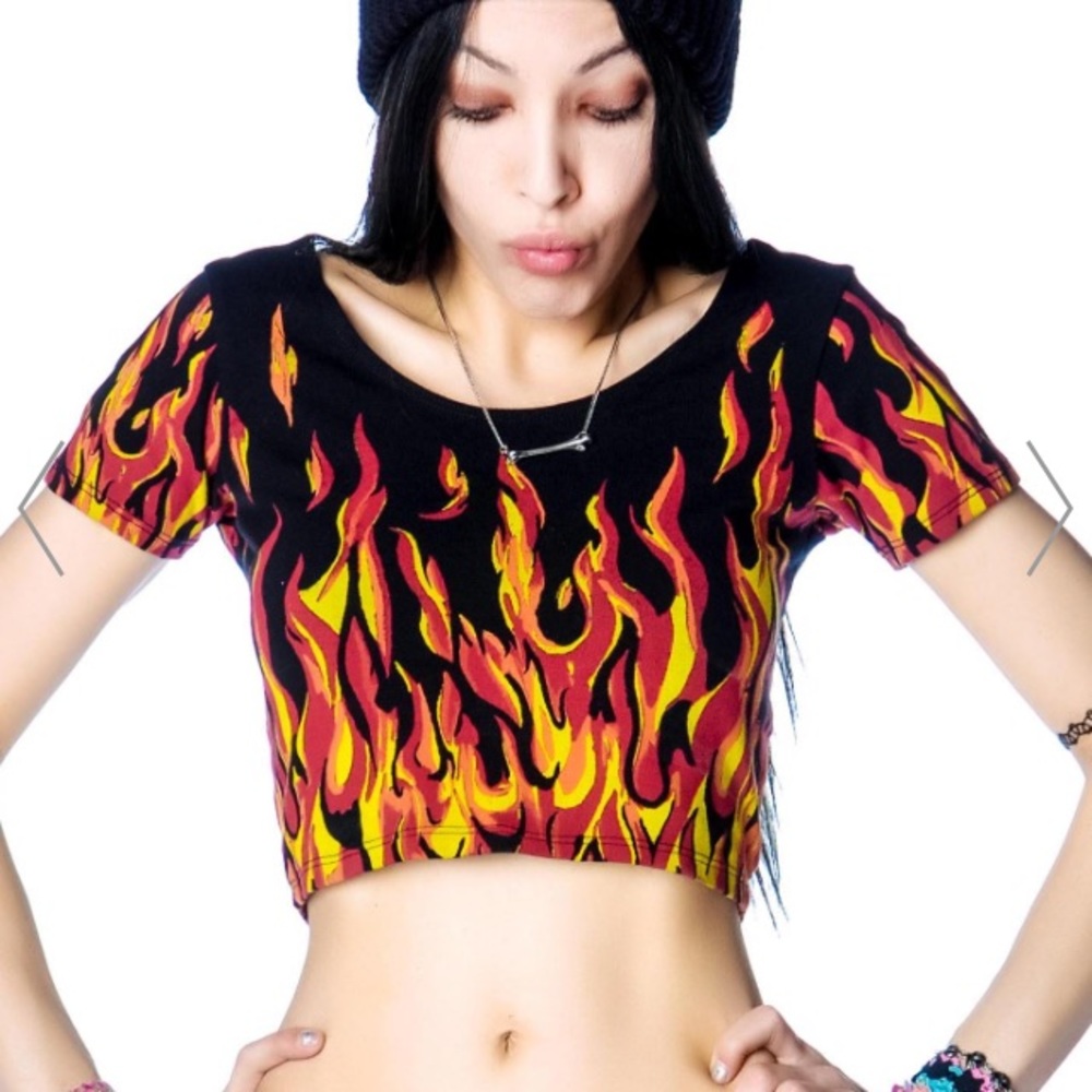 UNIF 🔥 FIRE 🔥Crop Tee