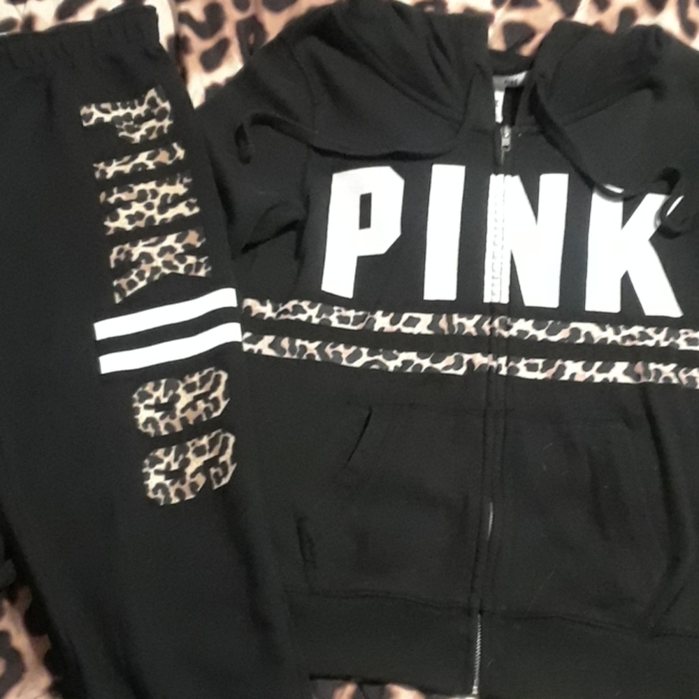 Not for sale just showing *Cheetah sweatsuit*