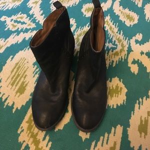 Donald J Pliner black leather booties size 7.5