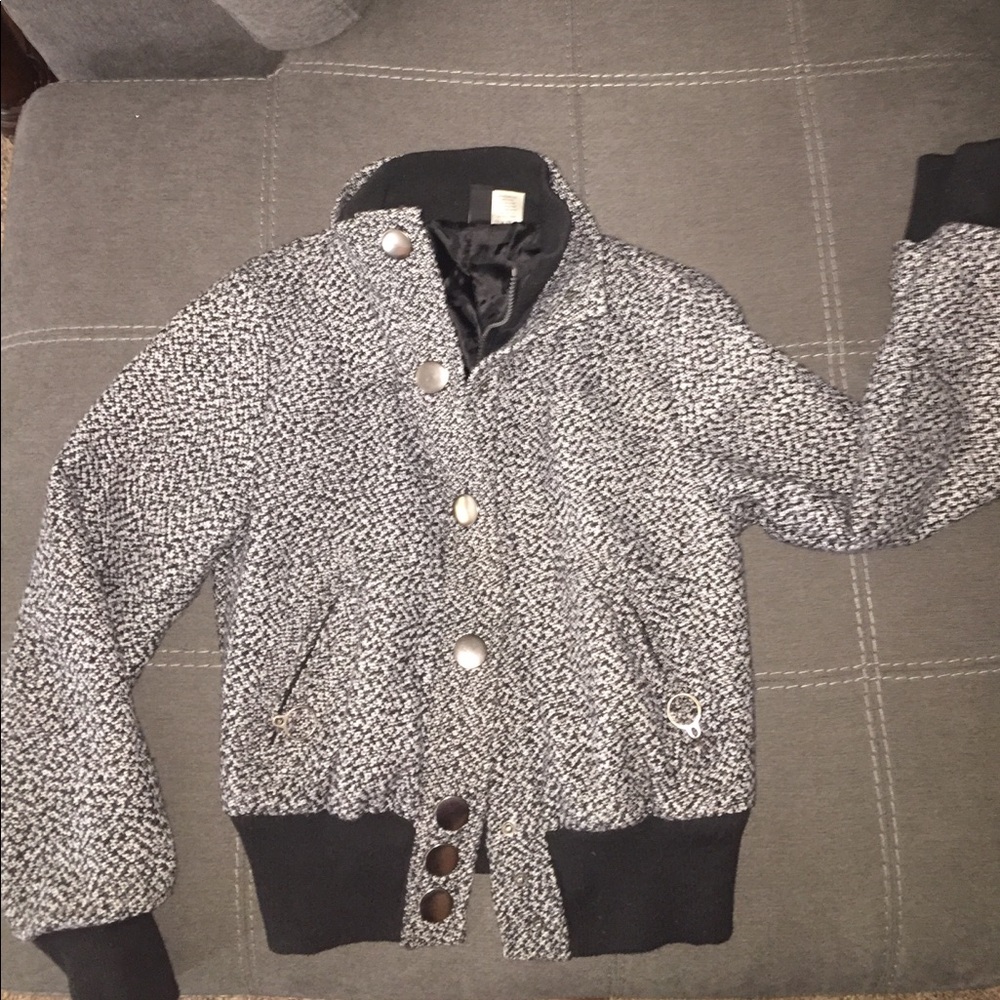 Small jacket black and white