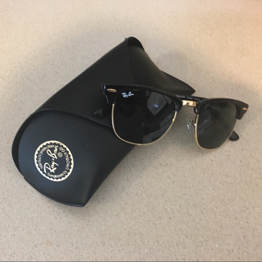 Ray Ban "Clubmaster" black-framed unisex style