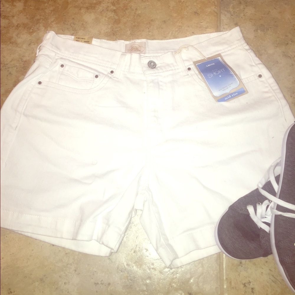 NWT White Denim Levi Shorts