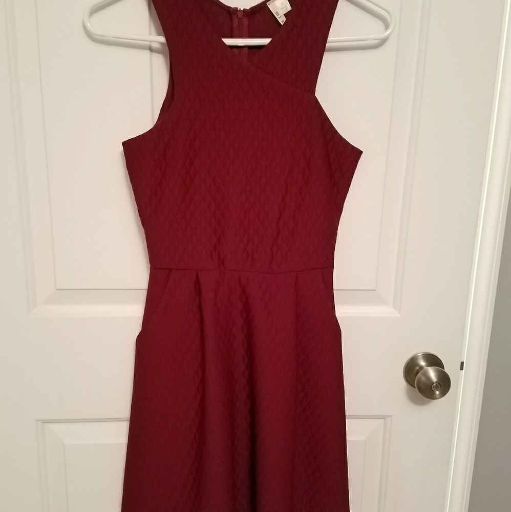 Burgundy quilted pocket dress NWT