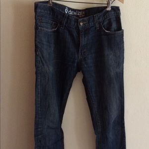 Denizen by Levi 32 x 34 slim straight leg jeans