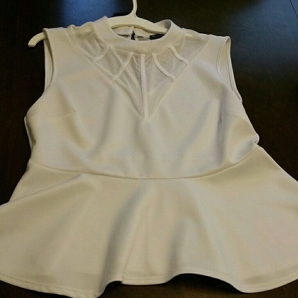 Fashion to figure white top