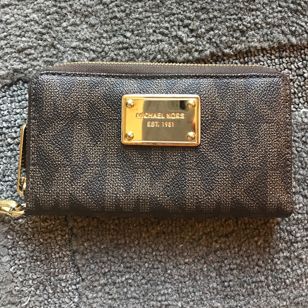 Like New Michael Kors Wristlet