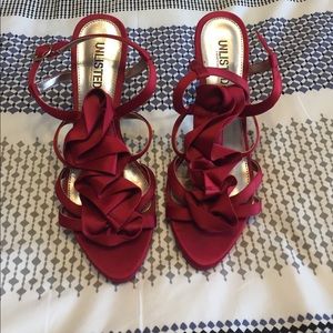 Super cute red heels