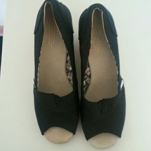Toms Wedges Size 8.5 Black