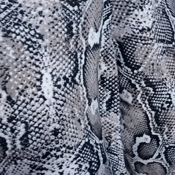 Snakeskin print blazer size large - Picture 3 of 5