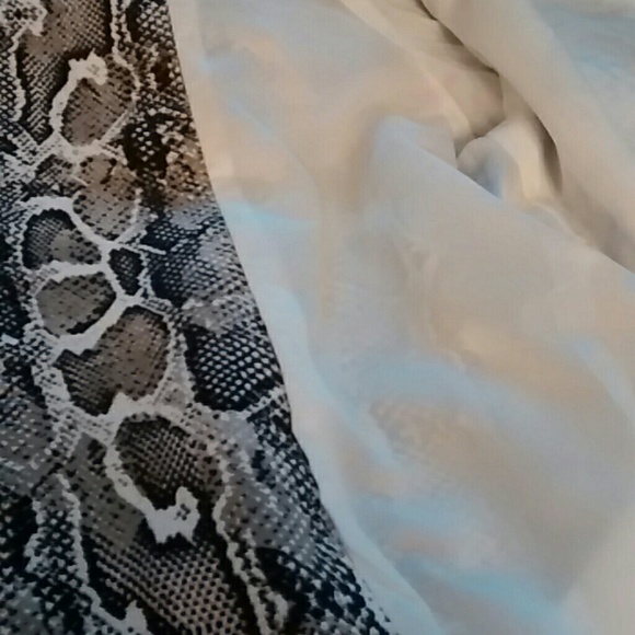 Snakeskin print blazer size large - Picture 4 of 5