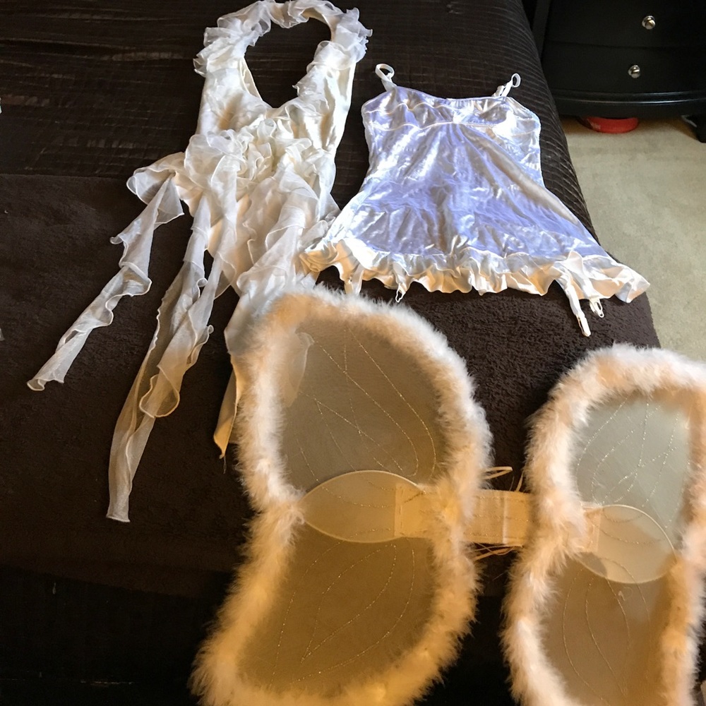 Two women's angel halloween costumes