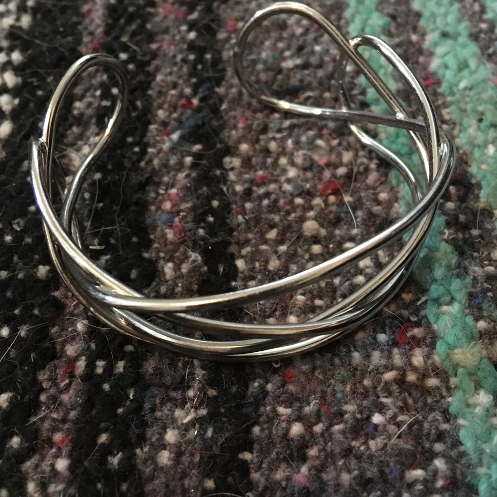 Flexible silver cross bracelet