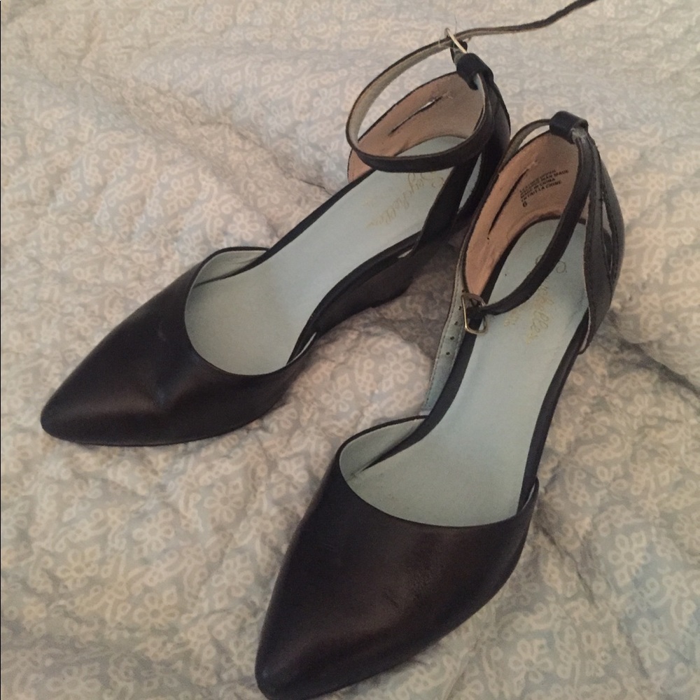 Seychelles black leather wedge w  ankle strap