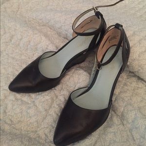 Seychelles black leather wedge w  ankle strap