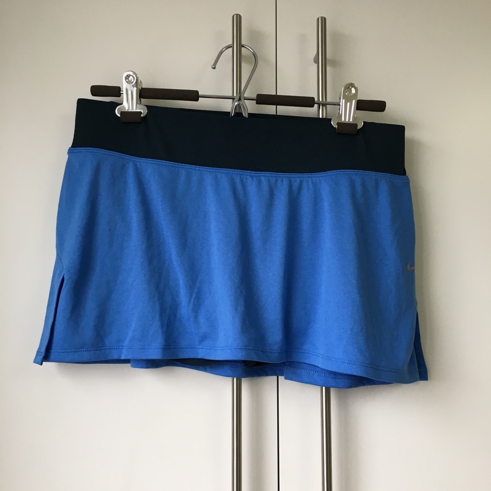 NWT Nike drifit running skirt - size medium