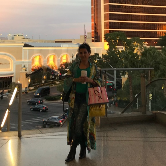 Meet Your Posher - Picture 2 of 8