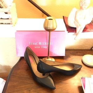 Isaac Mizrahi kitty heels pumps