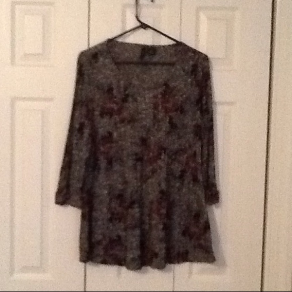 Long sleeve knit top, hits below bottom,