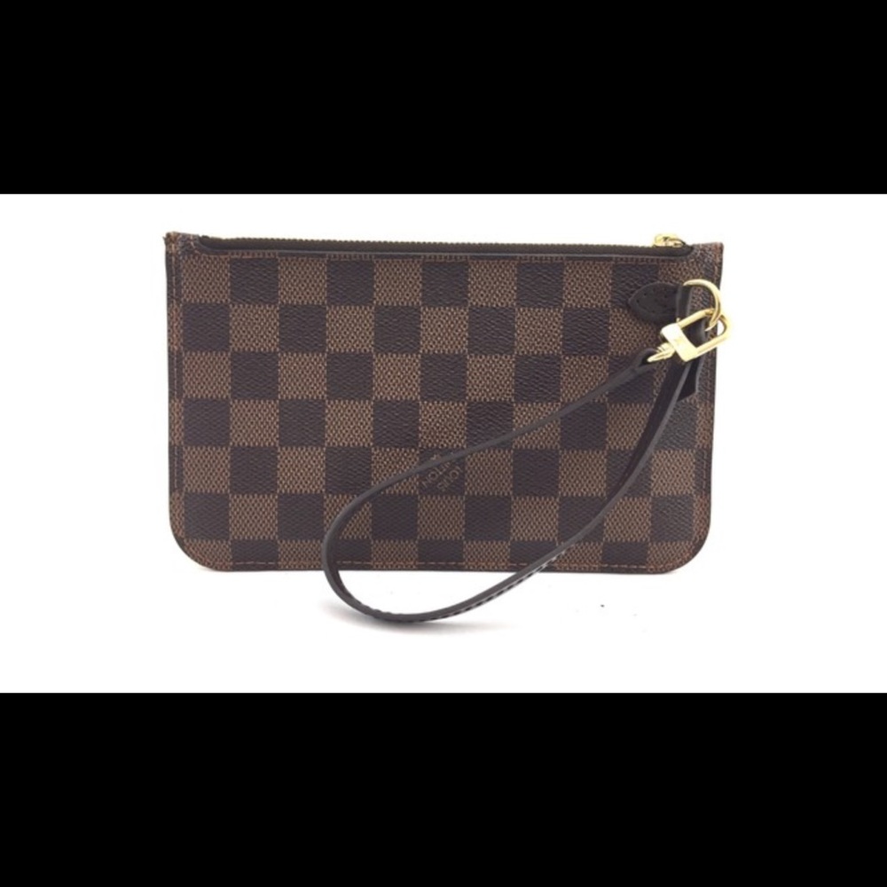 LV never full MM Pouch