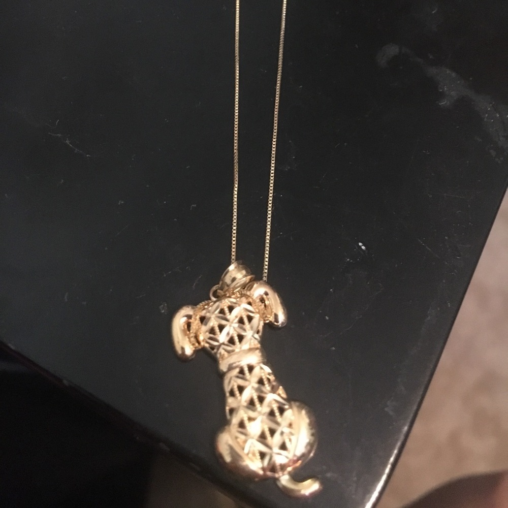 Sitting dog necklace