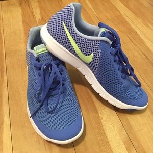 Women's Nike Experience Run 6