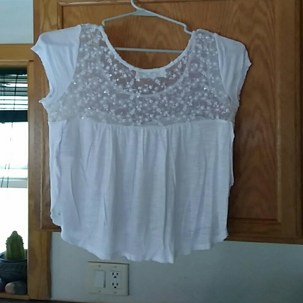 White crop top