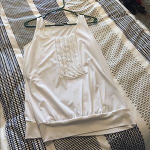 White blouse with accent