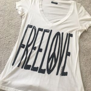 Lauren Moshi Free Love Tee. Size Medium.