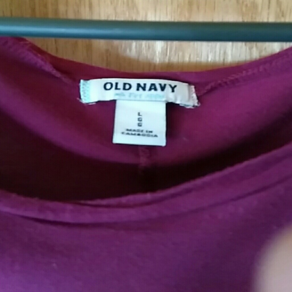 Large old navy tee
