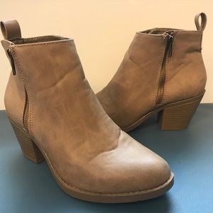 Tan booties ❤️ Size 7.5