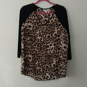 Women's leopard print baseball tee