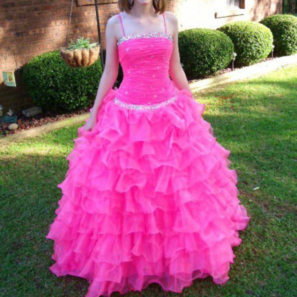 Elegant Dress. size 0-8. Perfect condition!